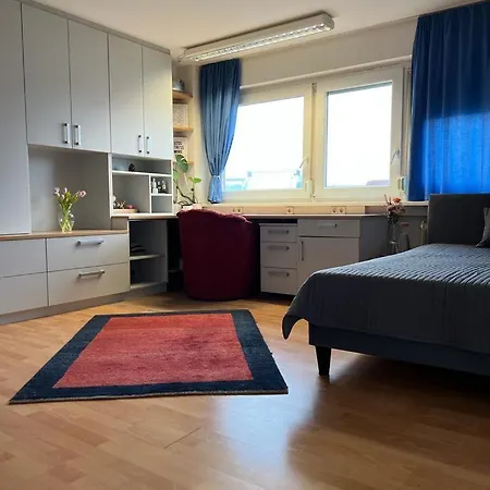 Top In Zentrum Mit Balkon Stuttgart