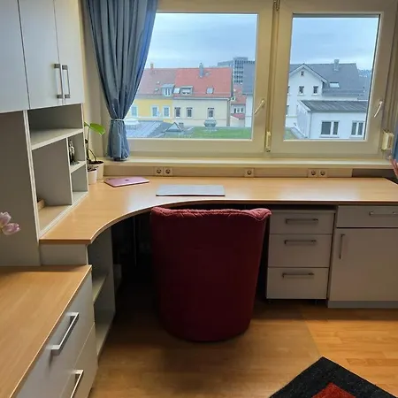 Top In Zentrum Mit Balkon